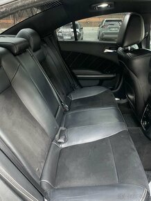 Dodge Charger 6,4 V8 HEMI SRT8 - 13