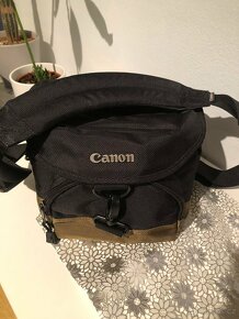 Canon EOS 1300D - 13
