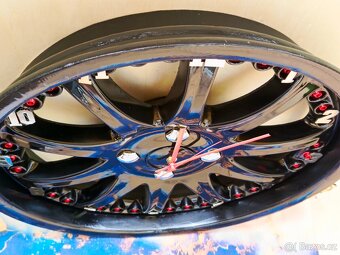 Hodiny z černého alu kola - Autonábytek Kovář - 13