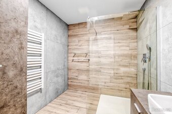 Prodej rodinného domu s potenciálem přes 270 m2 plochy - 13