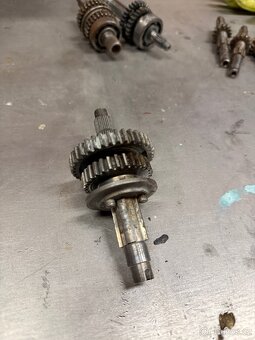 Jawa/Čz - díly převodovek 16x - 13