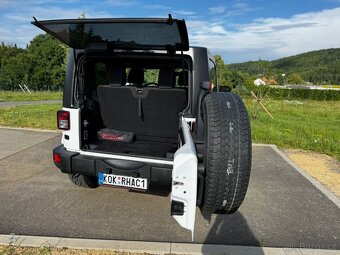 JEEP WRANGLER SAHARA 2.8 nafta, rok 2019 - 13