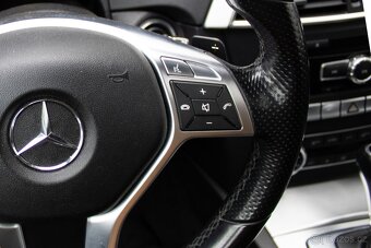 Krásný Mercedes-Benz C 250 Coupé s benzínovým motorem - 13