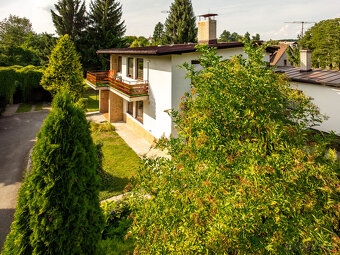Dům s neuvěřitelnou atmosféru v klidné části Úval - 13