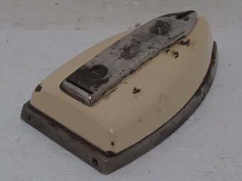 Retro nahřívací žehlička - 13