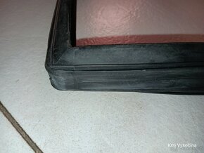 BMW E30 - filtrbox, hadice, znaky, střešní lišta - 6 vál - 13