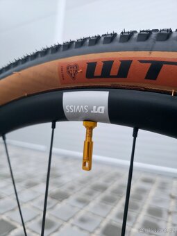 Gravel Focus Atlas 8.9 Carbon 2023 Rival eTap AXS 28" - 13