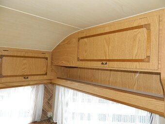 Dvouosý karavan Wilk - výborný stav - 13