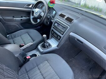 Škoda Octavia II 1.6 TDI lehce bouraná, plně pojízdná - 13
