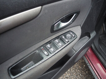 Renault Scenic 1.2 původ ČR 1 majitel r.v.2014 - 13