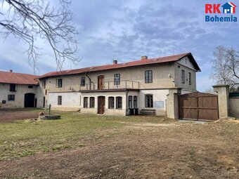 Prodej rodinného domu s pozemky o celkové výměře 4945 m2 v o - 13