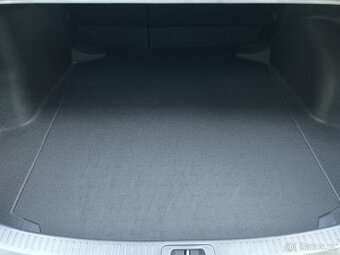 Toyota Corolla Hybrid GR Sport rok 2022, najeto: 39.225 km - 13