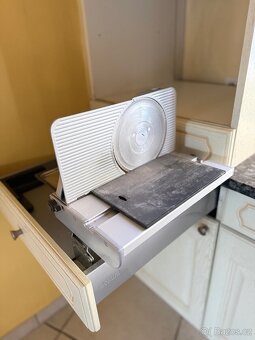 Kuchyňská linka a žulová deska - 13