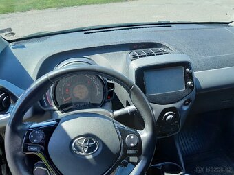 Toyota Aygo 1.0 VVT-i 53KW serviska 2x klíč TOP výbava - 13