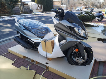 Kymco NEW Downtown 125i ABS E5 se slevou 31000Kč - 13