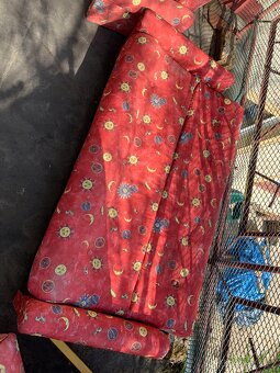 Sedačka (postýlka) + 2 křesla, magnetická tabule, stojan na - 13