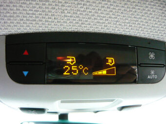 MERCEDES-BENZ VITO 113 CDI 9 MÍST - 13