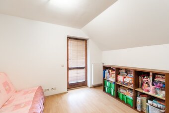 Prodej rodinného domu, 255 m2 + 481 m2 pozemek, Jesenice - O - 13