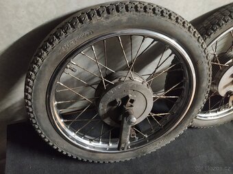 Původní kola včetně brzdových štítu ČZ - 13