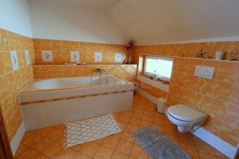 Prodej rodinného domu 7+kk, 206 m2, Sluštice, Praha - východ - 13