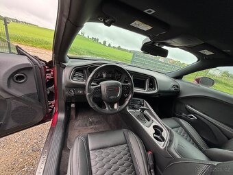 Dodge Challenger 5.7 HEMI automatická převodovka, kožené čal - 13