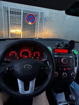 kia ceed 2011 1.6 crdi - 13