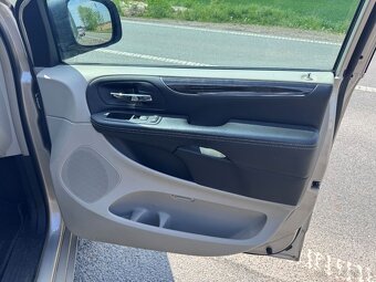 Chrysler Town Country 3,6 LPG Limited DVD 2014 - 13