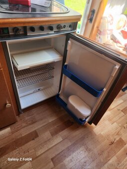 Na prodej: Dvouosý karavan LMC 570 – plně soběstačný, ideáln - 13