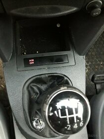 vw caddy life 2.0TDi 103kw r.v.2009 digi.klima,tažný,5 míst - 13