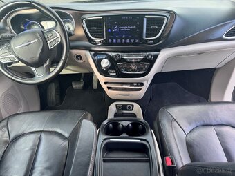 Chrysler Pacifica 3,6 RU Touring L 8 míst 2017 - 13