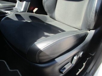 TOYOTA RAV4 2.5Hybrid 145 kW Executive e-CVT 12/2016 - 13