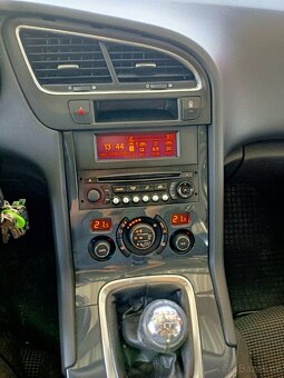 Peugeot 5008 1.6Hdi 82kw rok 10/2012 - 13