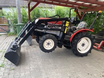Malotraktor s čelním nakladačem YANMAR EF 224d 4x4 - 13
