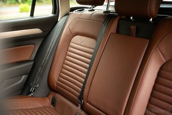 VW Passat 1.4 TSI 110kw Highline kombi - 13