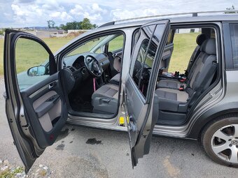 Volkswagen Touran Cross TSI - 13