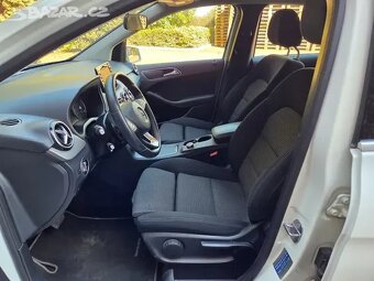 Mercedes B180,automat,2018,ČR,119tis.km,LED světla,serviska - 13