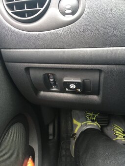 Prodám Renault Clio III  1,2 16V LPG ,r.v.2010 - 13