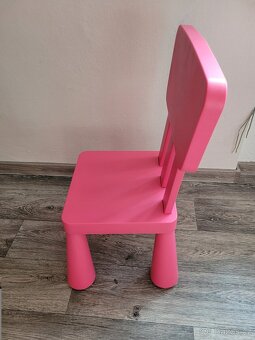 Ikea dětský set - stůl a 2 růžové židle - 13