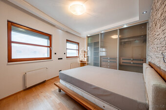 Prostorný střešní byt 3+1 s terasou - 90m2 + 30m2 terasa, Pr - 13