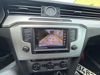 VW PASSAT combi 1,6TDi 88kW NAVI,ACC,TAŽNÉ,KAMERA,SERVIS - 13