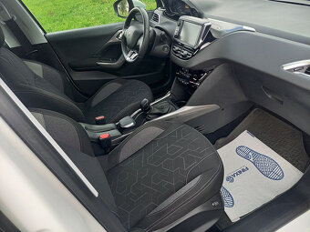 Peugeot 2008, 1.2 PureTech-digiklima-ČR-nehavarované - 13