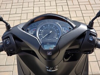Honda SH 125i, kufr, původ ČR, servisní knížka - 13