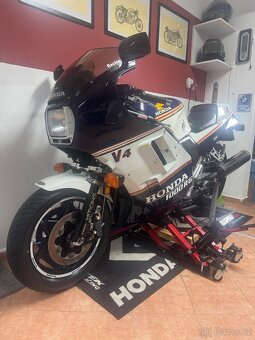Honda VF1000 R - 13