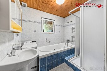 Rodinný dům s prostornou garáží, dílnou, vinným sklepem a vý - 13