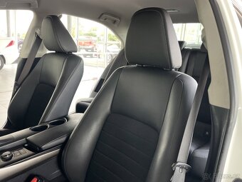 Lexus IS 300h Aut,1.majitel,Park.kamera - 13