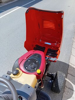 Prodám zahradní traktor Husqvarna 17.5Hp Hydro - 13