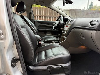 FORD FOCUS II 2,0i 107kW GHIA KŮŽE,STK,HATCHBACK - 13