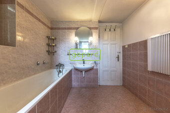 Vesnická usedlost-rodinný dům s hospodářskými stavbami v Ho - 13