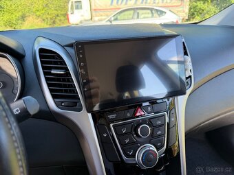 Prodám Hyundai i30 combi 1.6 88KW Najeto 72 000 Km - 13