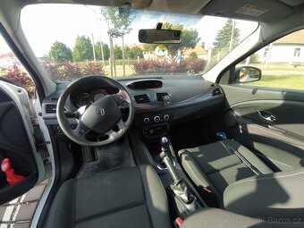 Renault Megane 1.6i LPG kombi benzín plyn 2015 - 13